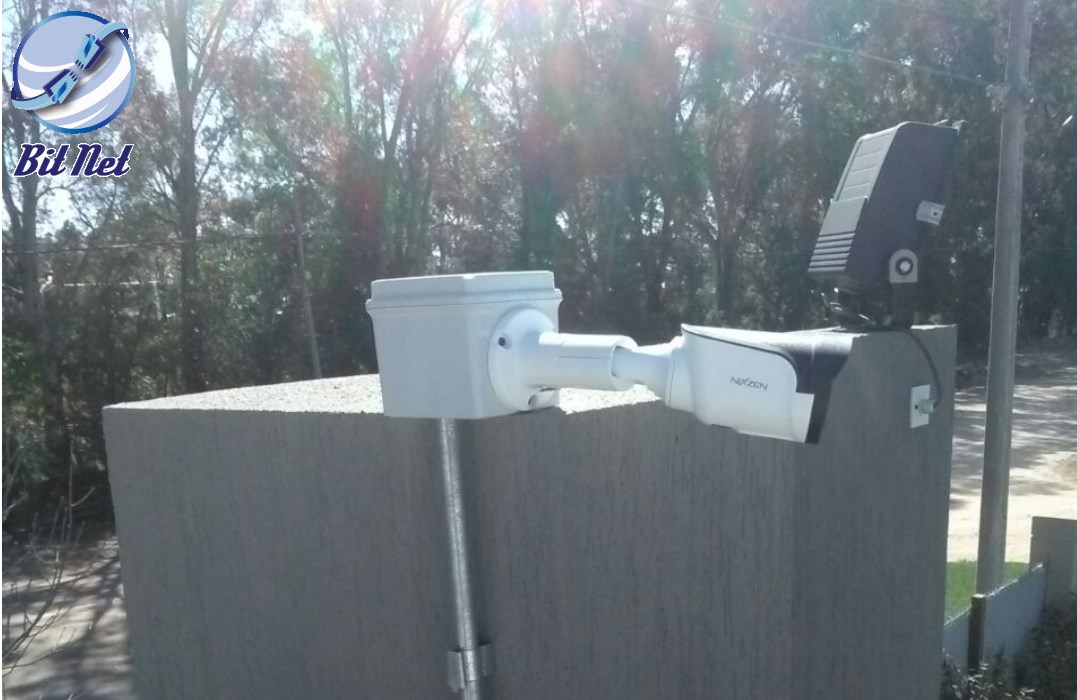 Cámara de videovigilancia instalada por BitNet